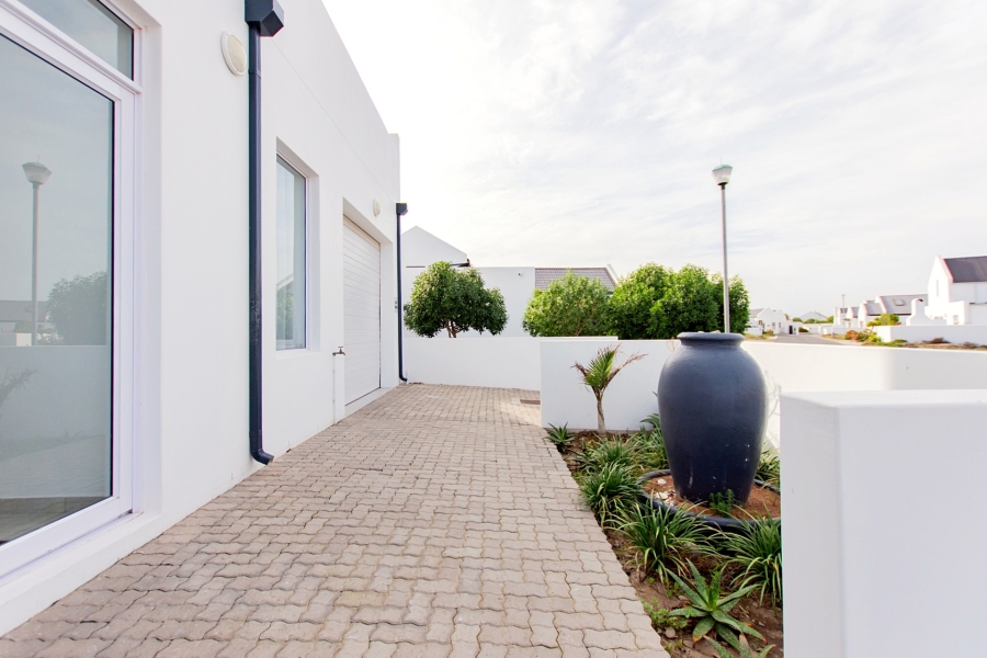 5 Bedroom Property for Sale in Brittania Beach Estate Western Cape